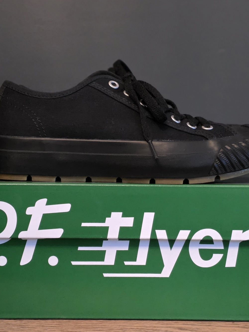P.F. Flyers Women's Grounder Black Canvas Gum Low-Top Shoes Sneakers 7.5 / 6